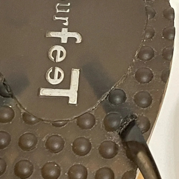 On Your Feet  6.5 Wood Textured Rubber Block Heel Thong Sandals size 6.5 - Picture 11 of 16